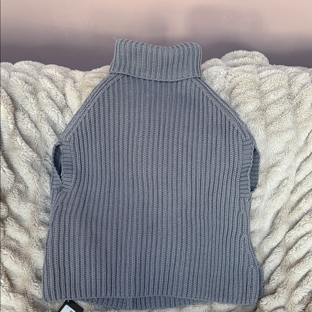 From ME Boutique - Women's Gray Cape - size OS - NWT - Beautiful